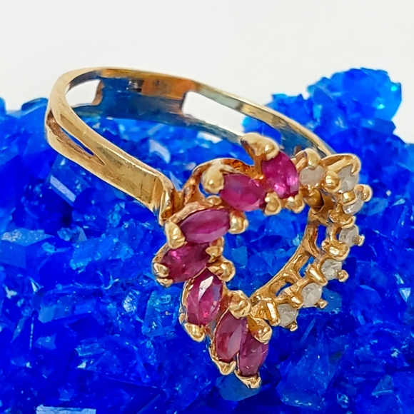 Heart 14k Yellow Gold Ring Diamond & Sapphires Ring 4 gram SZ -7 resizable - Picture 4 of 15
